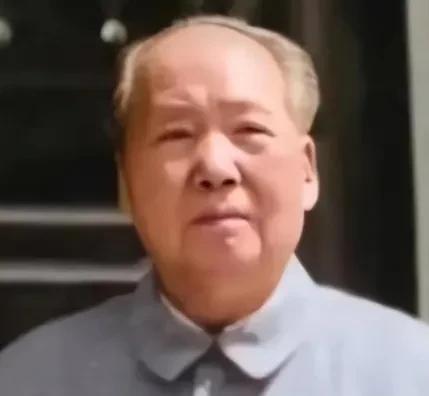 1975年，82岁的毛泽东询问华国锋，功德林等地是否还有国民党战犯。华国锋回复，