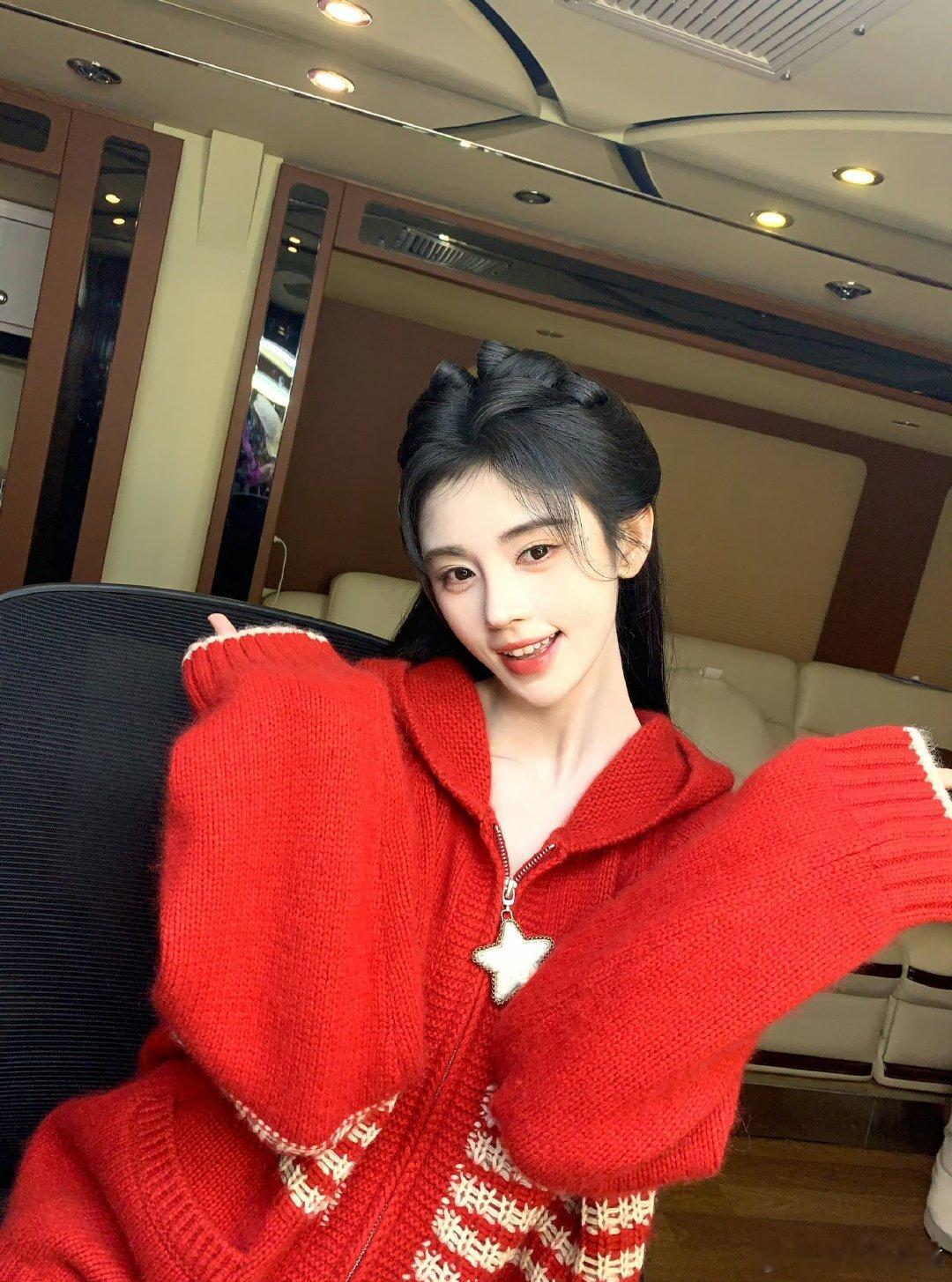 #鞠婧祎腊八营业照##鞠婧祎红毛衣#老婆 ​特别美 ​​​