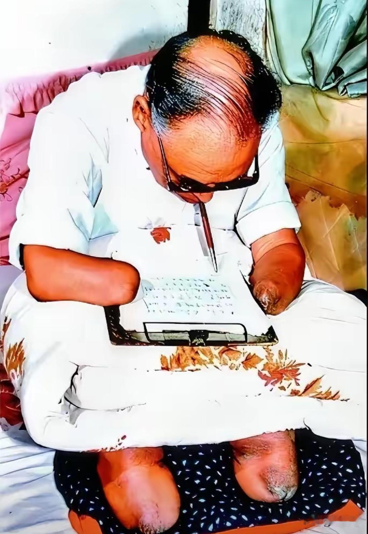 1952年，被冻掉四肢的志愿军战士朱彦夫回到山东老家，母亲哭着对他说：“儿呀，你