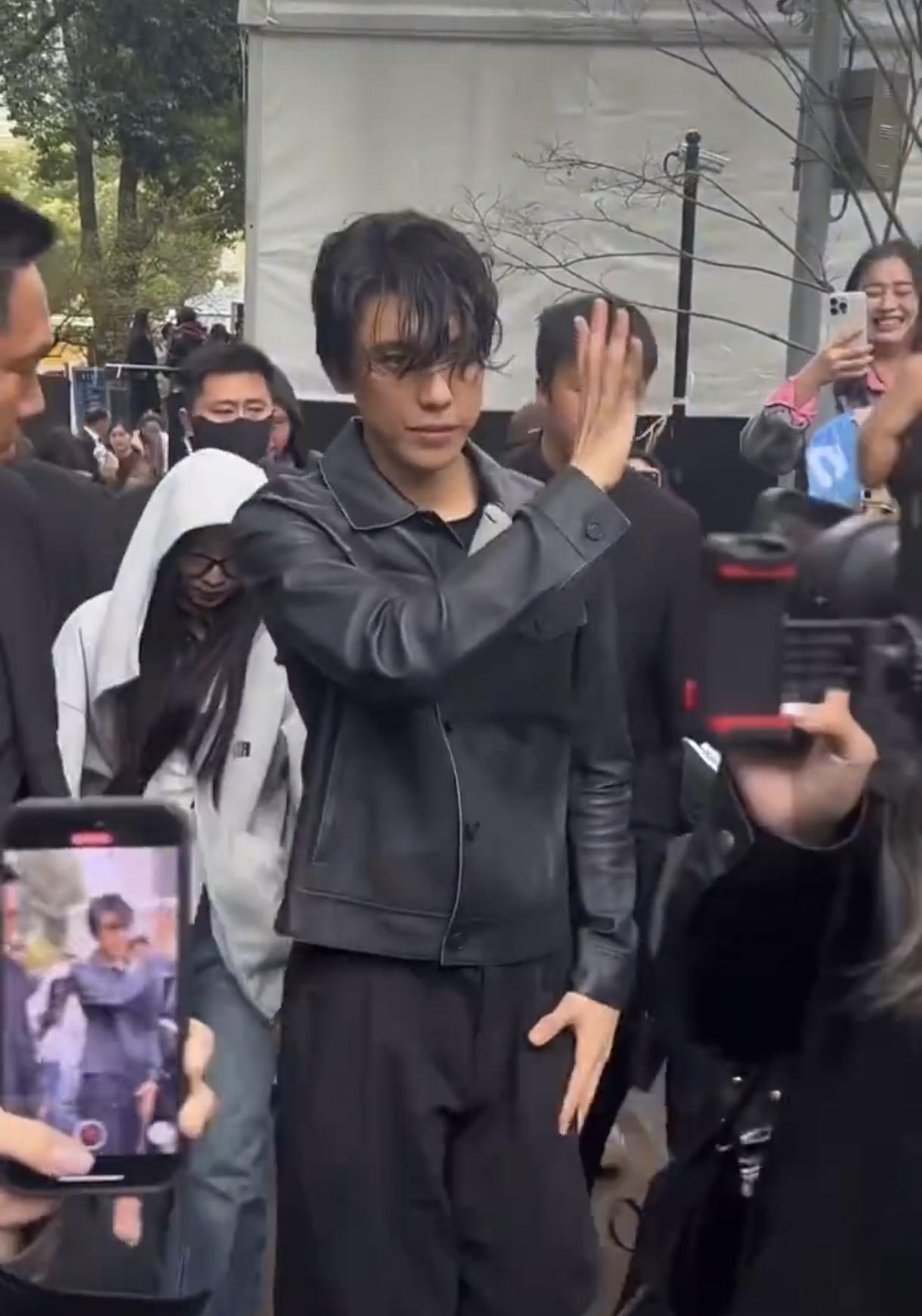 有时候真的搞不懂，这些明星到底是什么审美？王子异这个造型，到底是谁给他设计的？