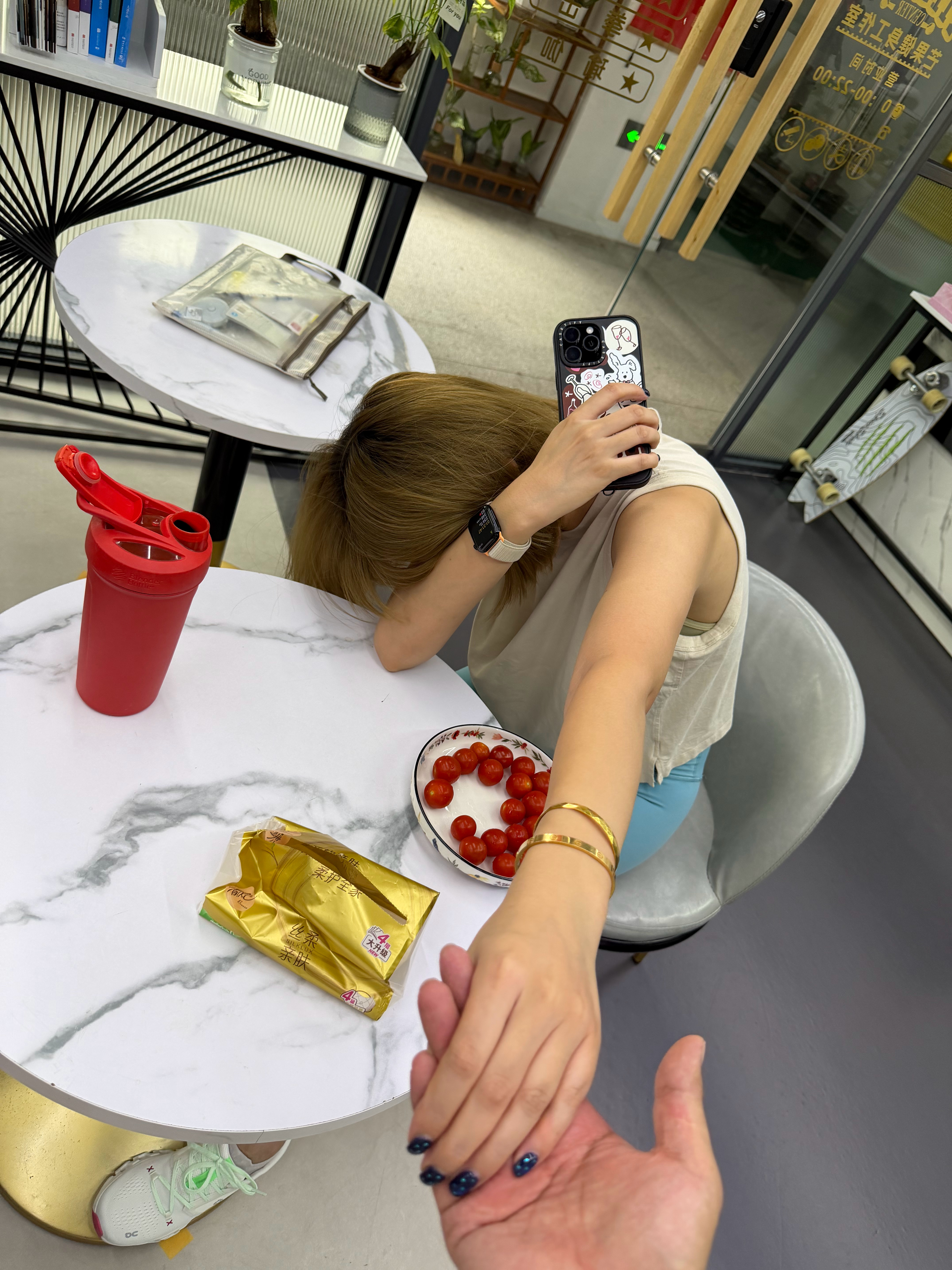 在广东吃了一个星期体重居然没增加，回来立马恢复训练[awsl][awsl]  ​