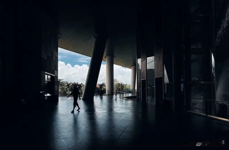 一个人在日常生活中，要保持积极向上的心态，这样是你拥有一个健康的身体的前提条件。