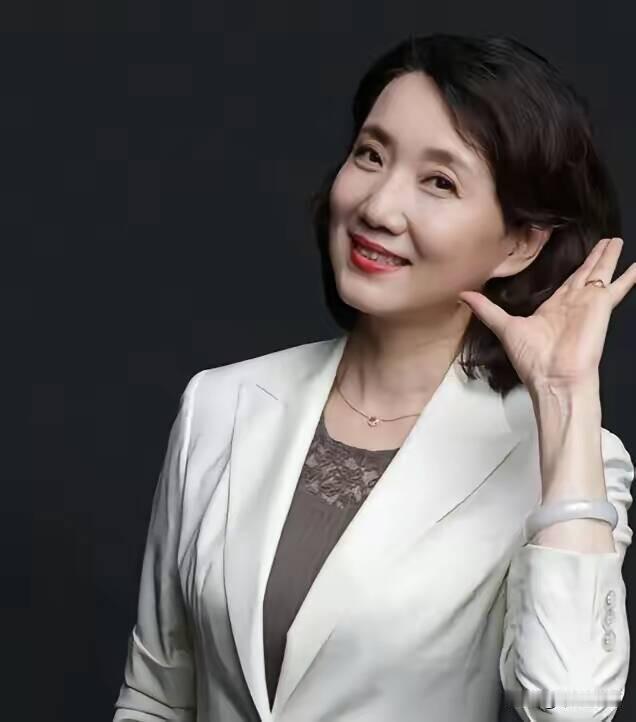 李修平幸不幸福我不知道，
​但是我觉得以后会遗憾。
​李修平与老公是在2005年