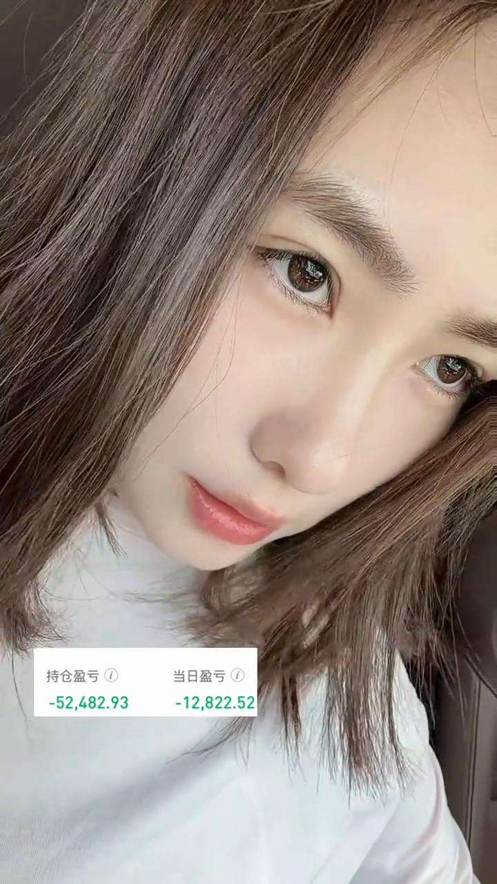 我现在都给跌蒙了，脑瓜子都嗡嗡的，感觉整个人都蒙了。今天跌幅最大的板块被我给撞上