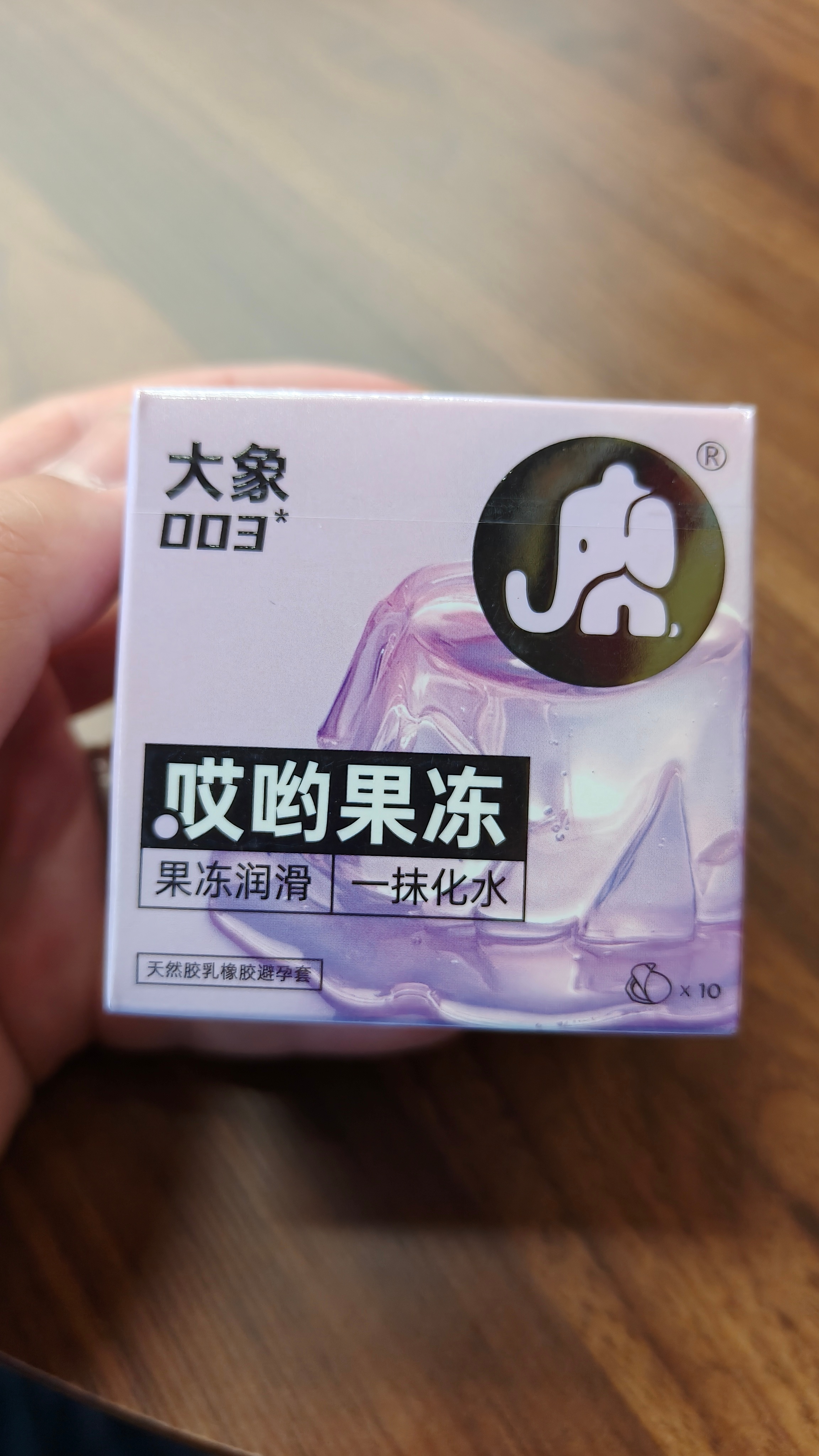 大金子状态 在机场过安检，小姐姐问咱包里是不是有水、饮料或湿巾，咱说没有。又问咱
