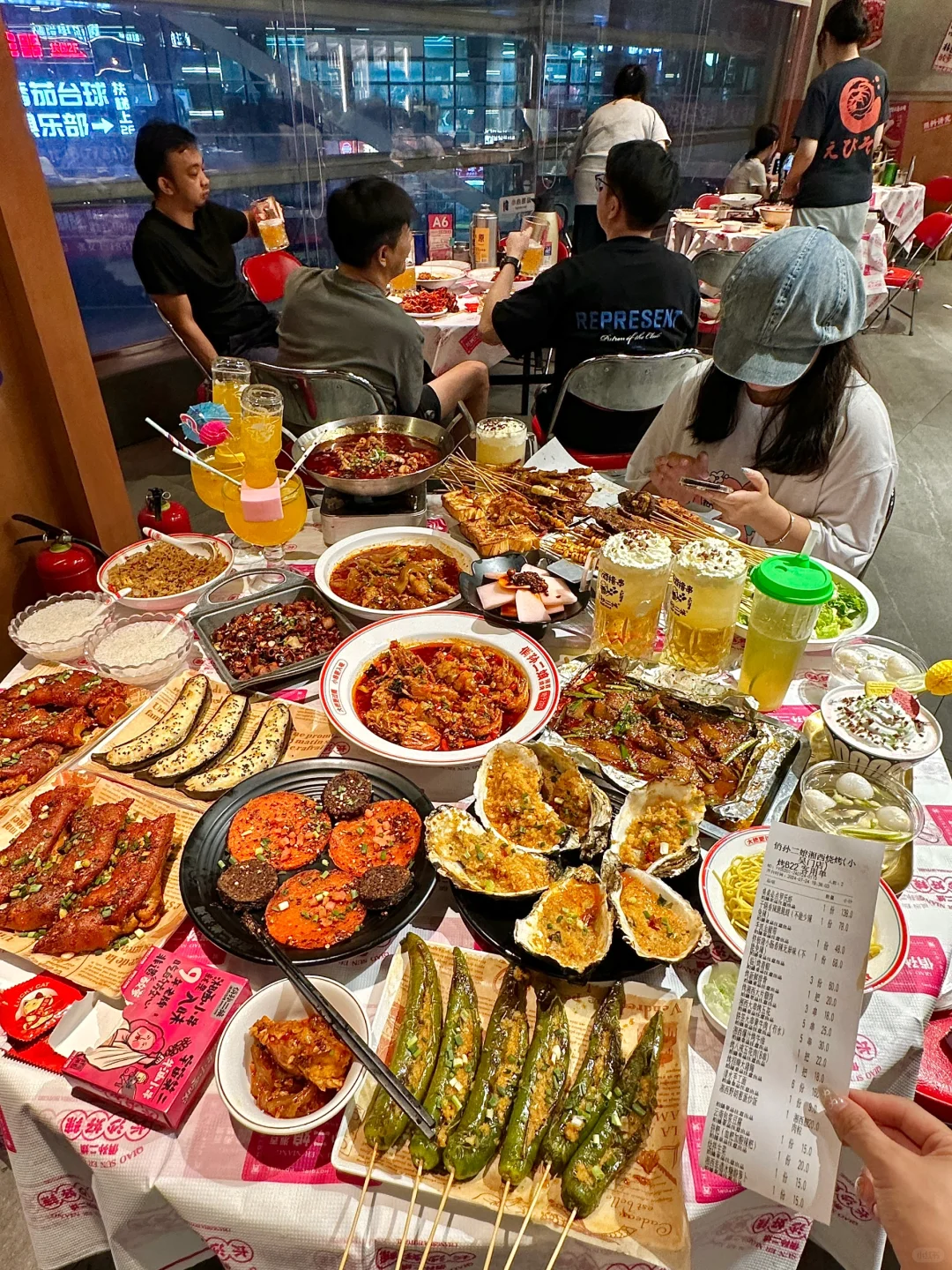 在长沙！建议逛完橘子洲！直接去吃。。。