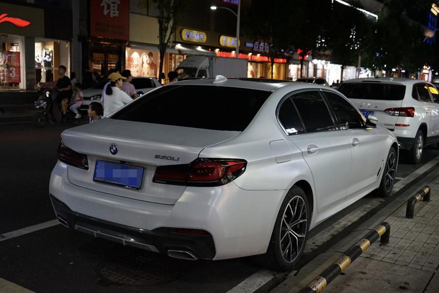 宝马530Li：实用与豪华的完美结合
宝马530Li这款车真是经典一般的存在，作