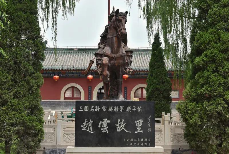 赵云守荆州大概率能守住，荆州不会快速丢失，关羽也大概率不会被杀。
 
赵云的性格