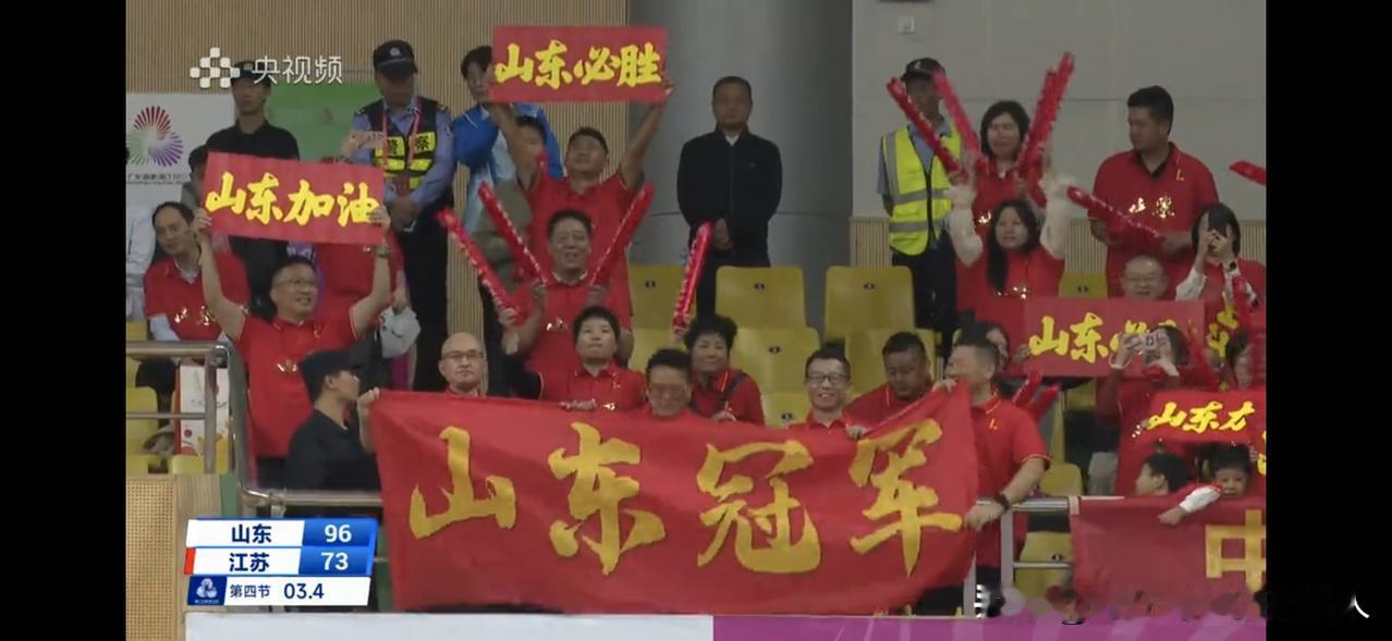 U18女篮夺山东三大球首金！
今晚在中山进行全运会女篮U18决赛，山东96:73