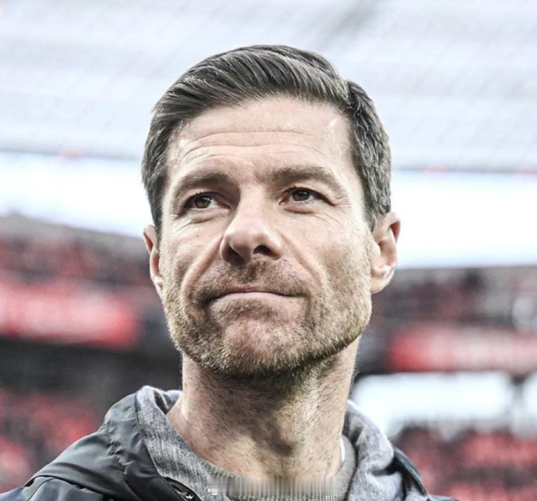 斯洛特在赛前新闻发布会上被问到了阿隆索和利物浦帅位的传闻。对此，斯洛特表示：“阿