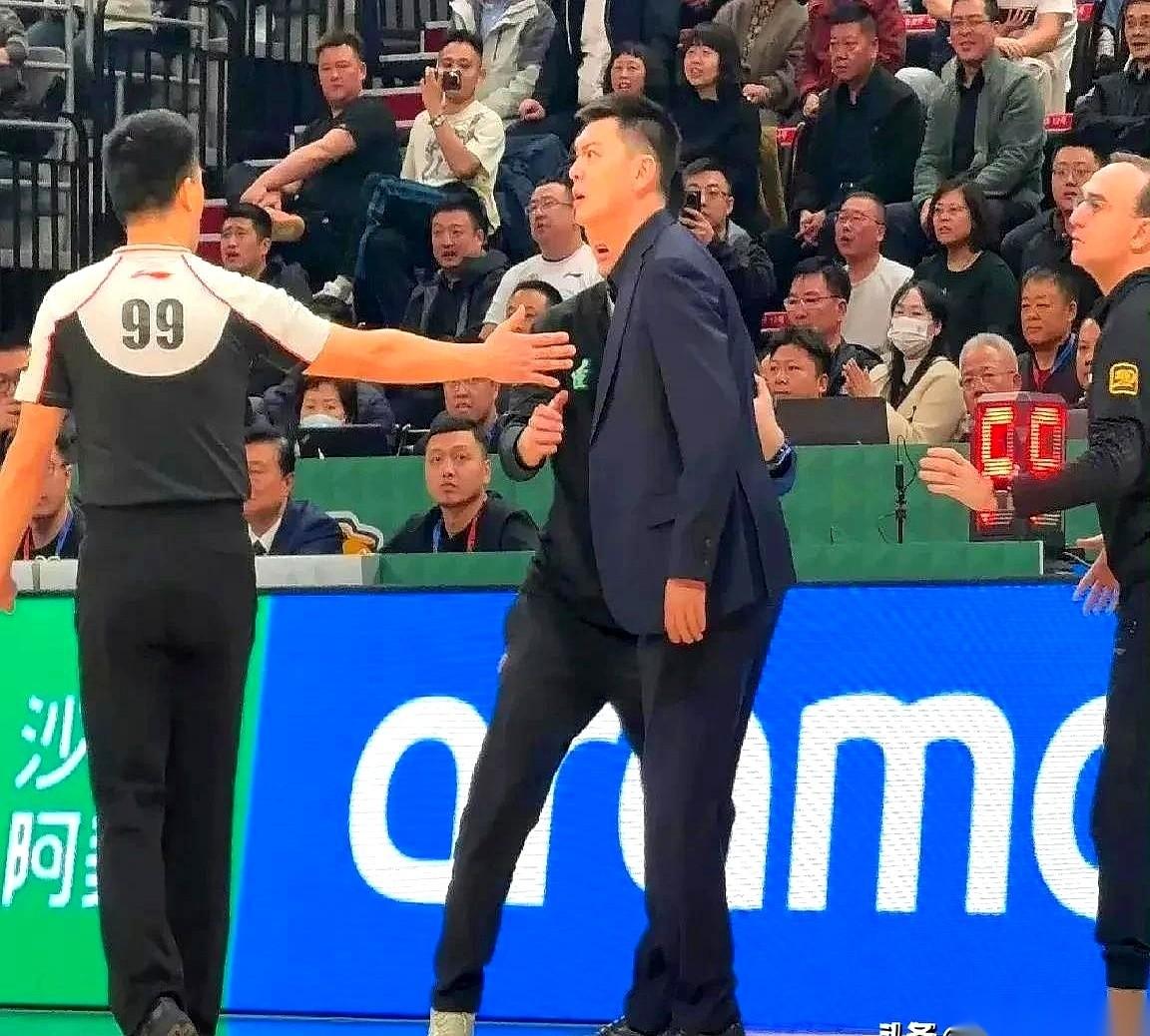 杨鸣这算盘珠子都快盘包浆了，机关算尽，就为了在淘汰赛里躲开广东。
结果呢？
一头