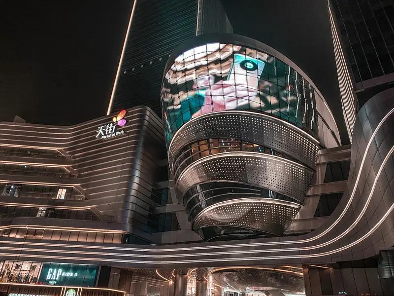 其实真正折磨你的从来不是任何人的绝情，也不是糟糕的事，而是你心存幻想的期待和无法