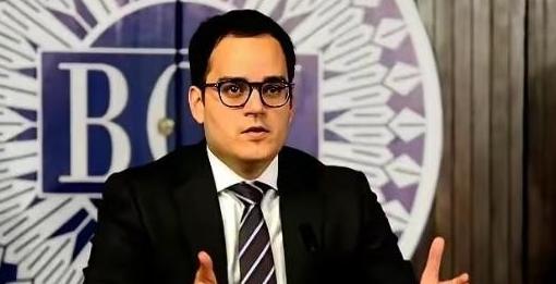 委内瑞拉做了一个大动作。
 
当美军直升机在加拉加斯凌晨的夜色中降落，委内瑞拉的