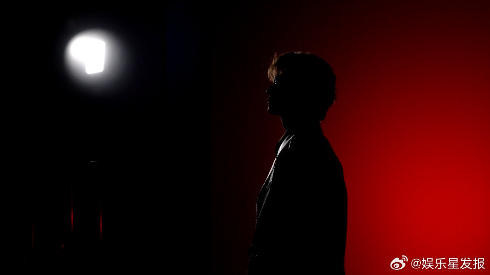 鹿晗片场状态比鲜啤还鲜活 片场镜头下的鹿晗状态也太绝了！每一帧都透着满满的元气与