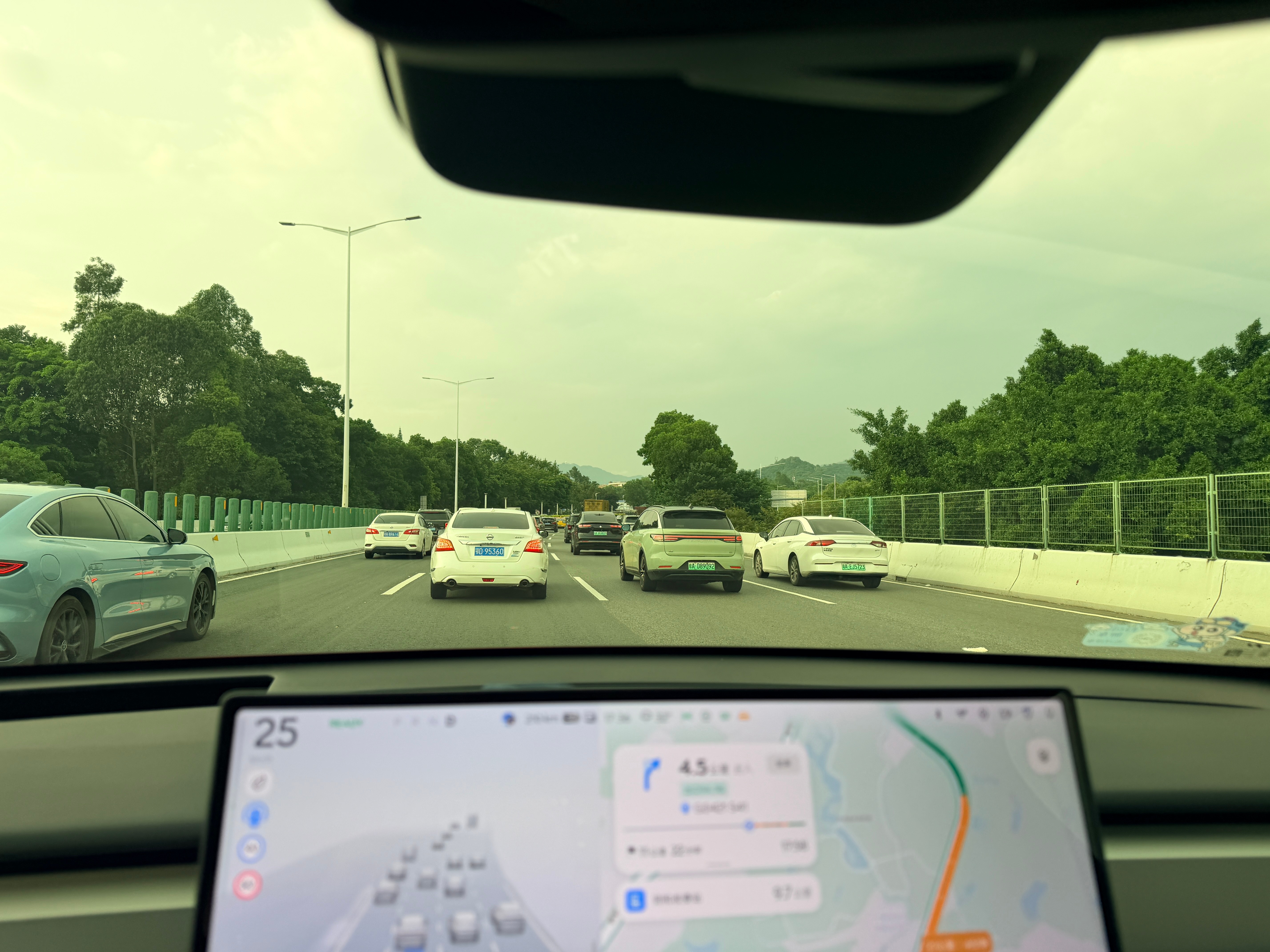 天河-白云方向 华快高速还是挺拥堵的… ​​​