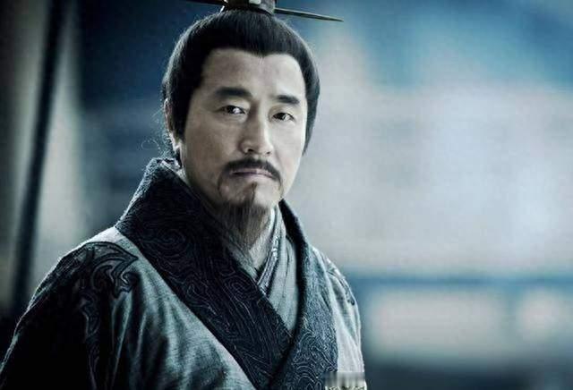 刘邦在前线拼命，萧何在后方“自污”，这招有多狠？