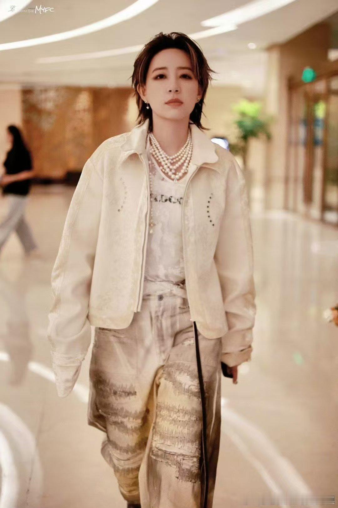 李斯丹妮认脸游戏玩成谁是卧底 乘风师姐火锅局 看乘风师姐火锅局被李斯丹妮圈粉，认