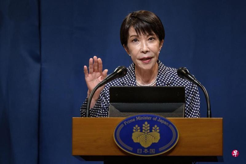 支持率暴跌，高市早苗上演苦情戏欲博眼球，日网友痛批其心态扭曲

近日，日本首相高