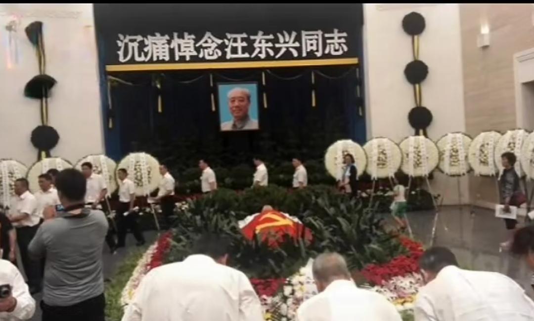 2015年8月21日，山河呜咽，天地失色，一位大人物在北京逝世，享年100岁。