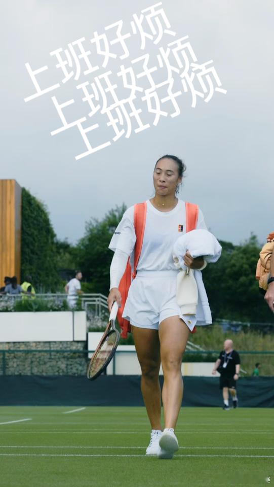为郑钦文出战温网加油 郑钦文的vlog也太有趣了吧！镜头感十足超会拍，完全是宝藏