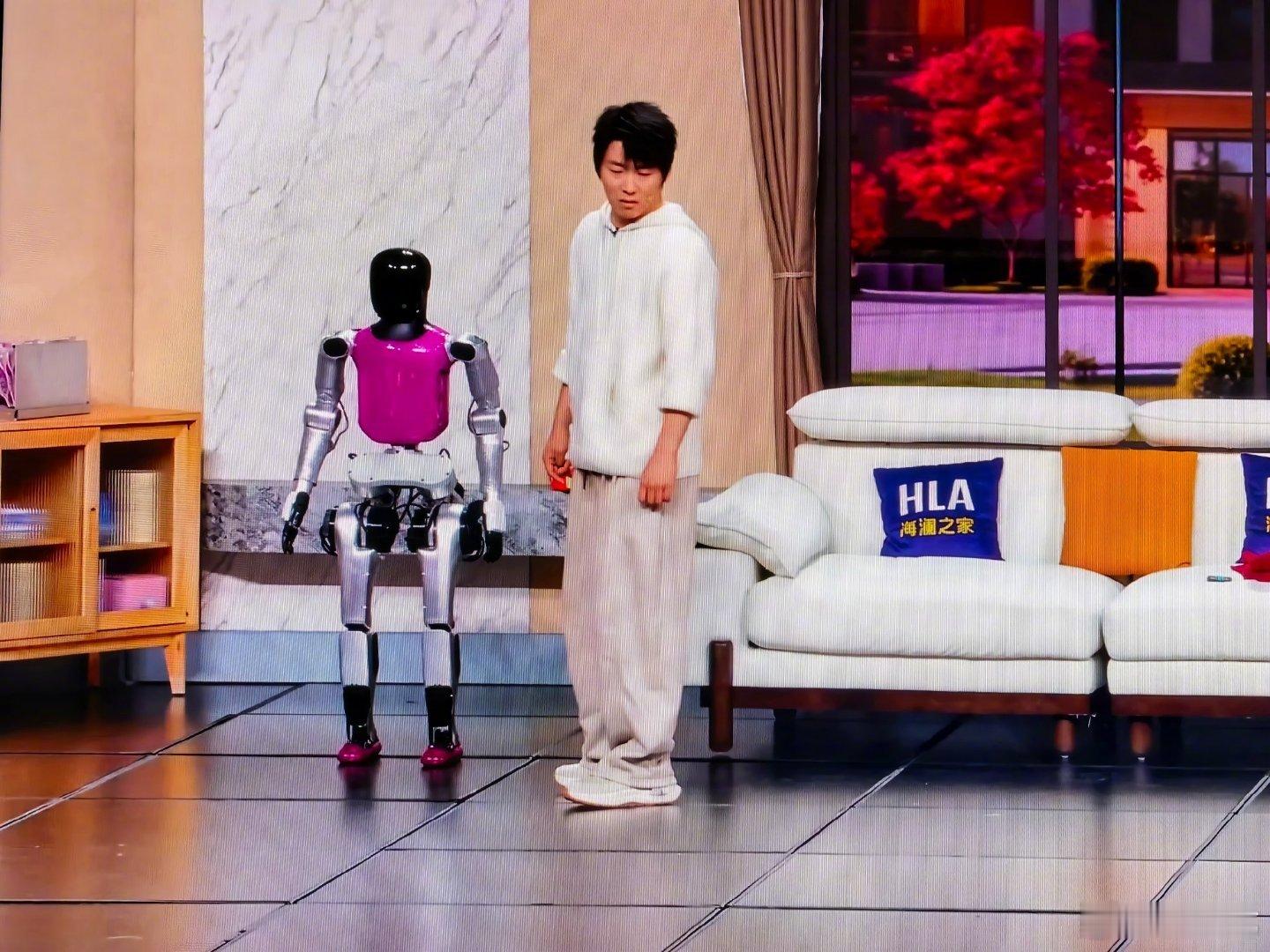 机器人全面入侵春晚今年的春晚，说是“机器人总动员”都不夸张。以往看节目是追明星，