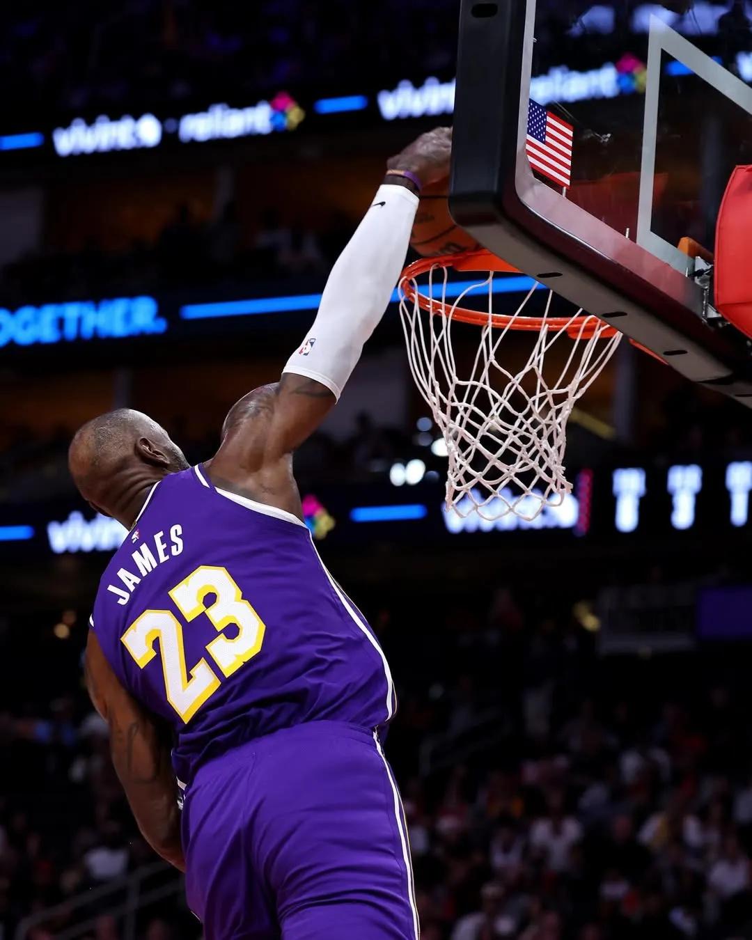 今天詹姆斯真的扣爽了，印象中应该扣了5，6次啊，到底是41岁的詹姆斯太厉害了，还