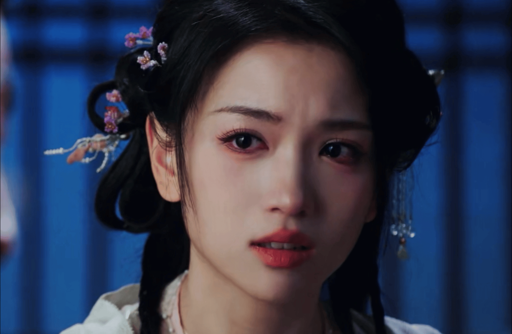 品一品代露娃的哭戏，演的太有层次了，情绪递进特别自然，哭戏控制也是一绝。白曦在死