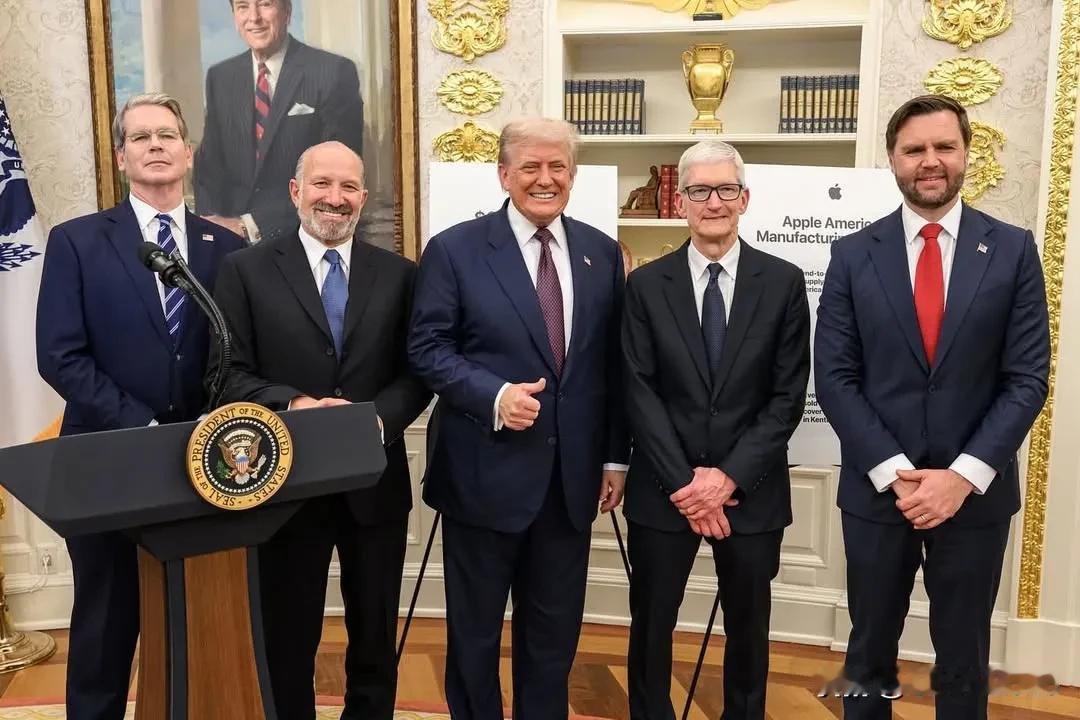 黄金时代在这里🇺🇸

今天，苹果公司CEO蒂姆·库克在白宫会见美国总统唐纳德