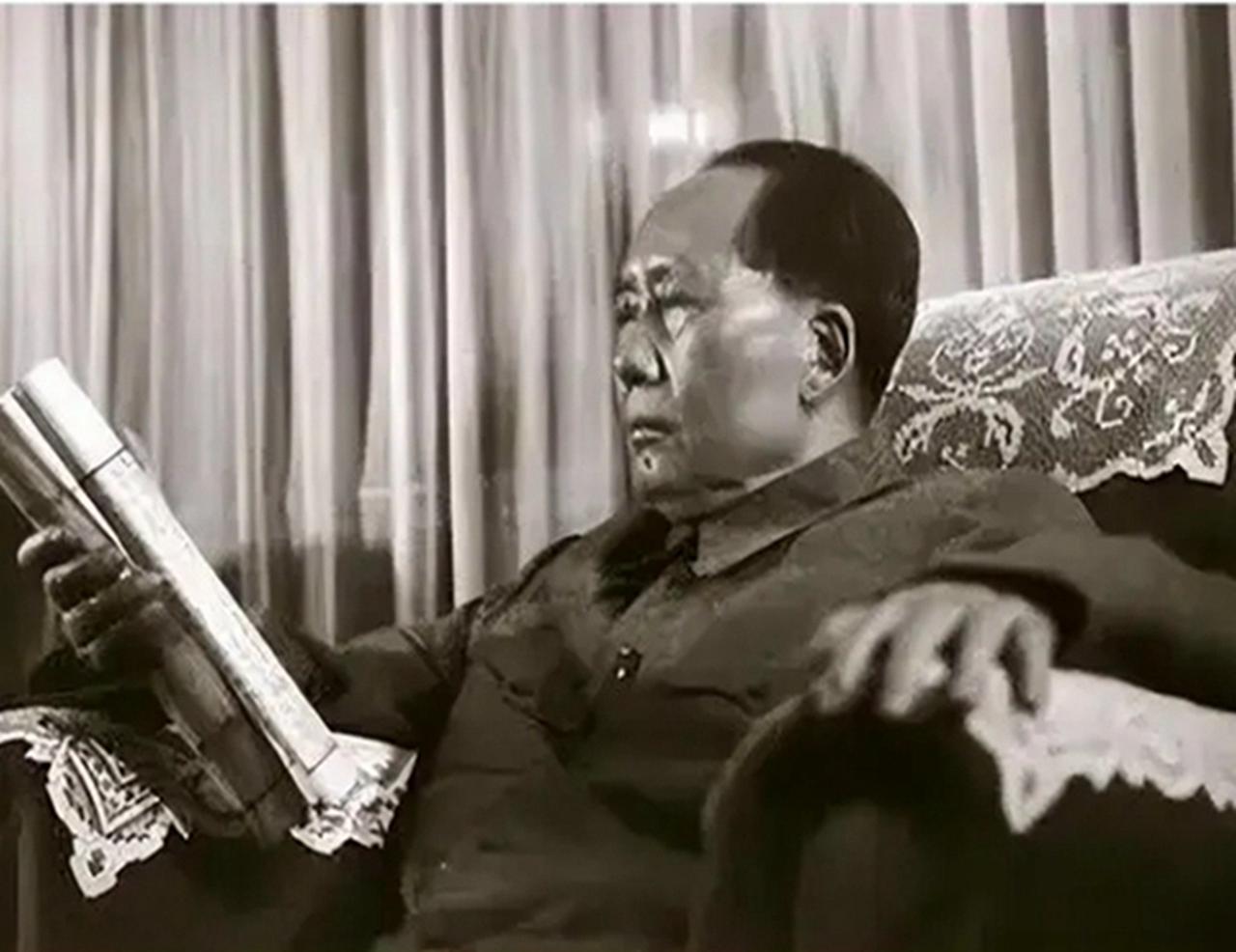1955年，南斯拉夫足球队于奥运会夺冠后访华。依约，其与新组建的中国队内部切磋。