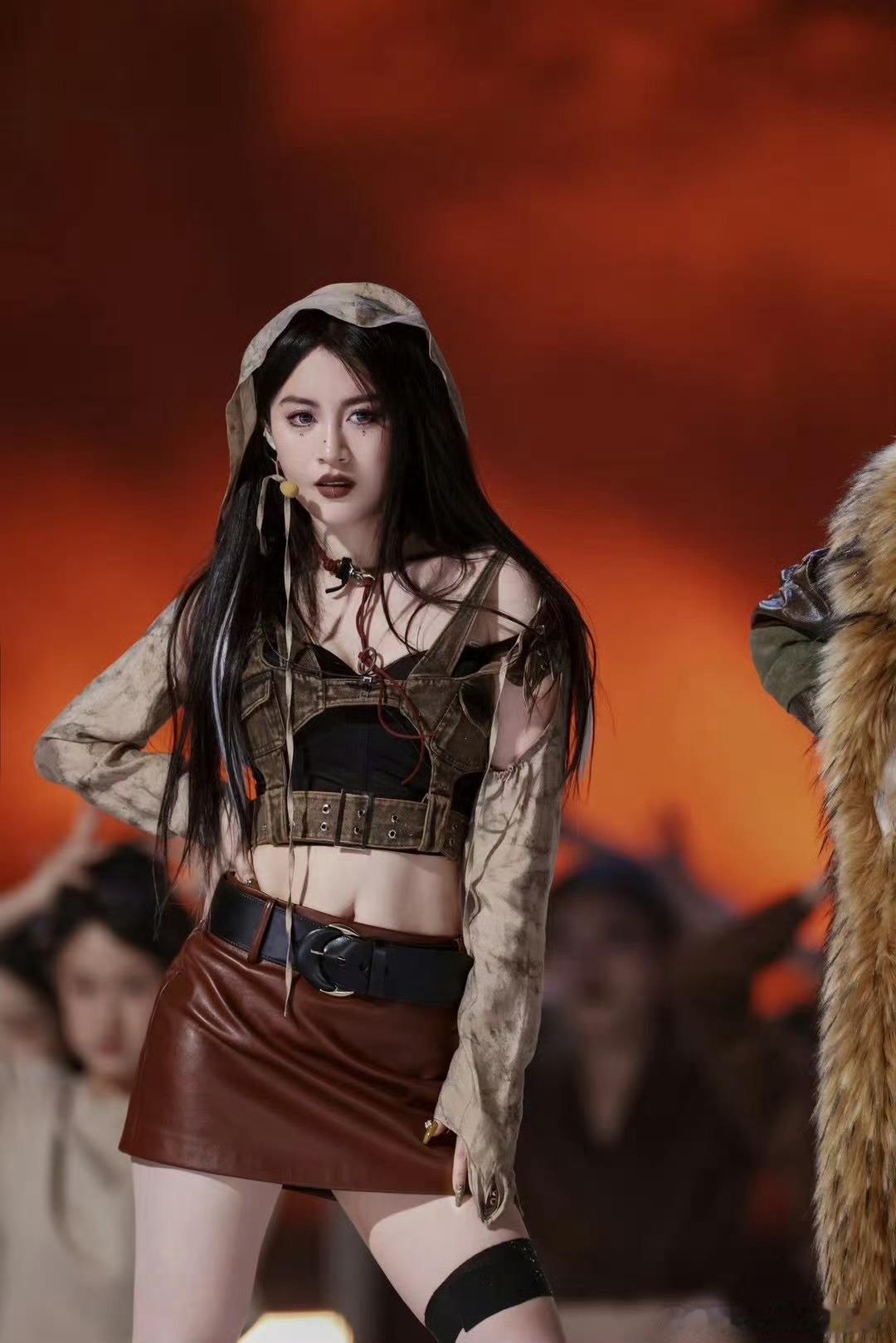#李嘉格说新说唱都得管我叫嫂嫂#  好漂亮 超级喜欢她这个废土造型 ​​​