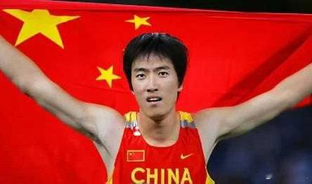 刘翔 上海体育局退役11年后，刘翔突遭上海体育局“买断或当教练”的二选一抉择，瞬