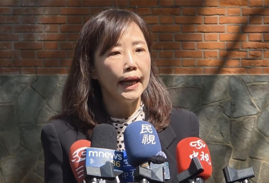 “如果民进党承认‘九二共识’，这笔补助款，你们也可以来申请。”

这句话一出，对