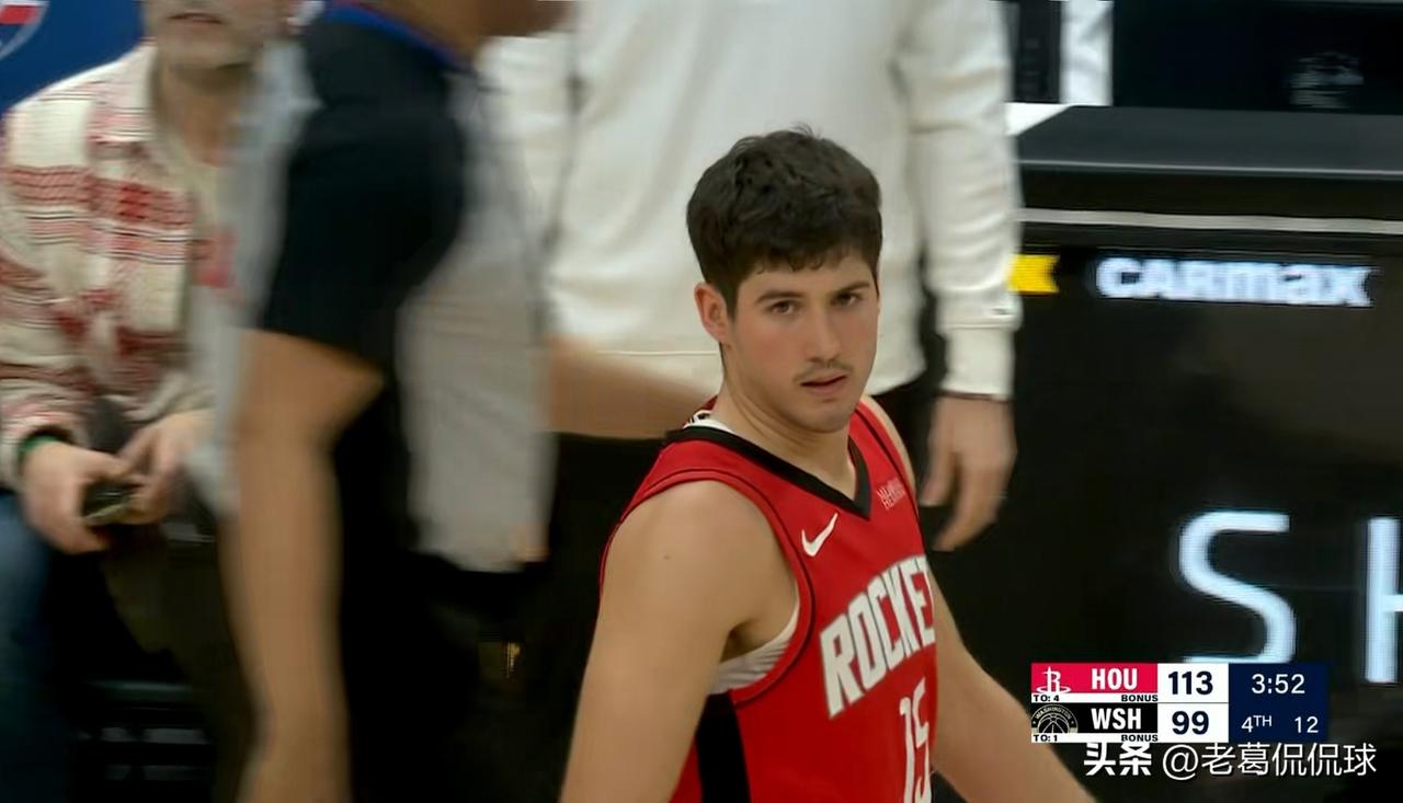 火箭小将谢波德真是活该被杜兰特称赞！在今天火箭客场以123：118击败奇才的比赛