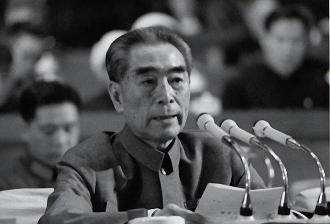 1950年的某天，毛人凤找到蒋介石告密：＂吴石是地下党。＂蒋介石面色一滞，就这样