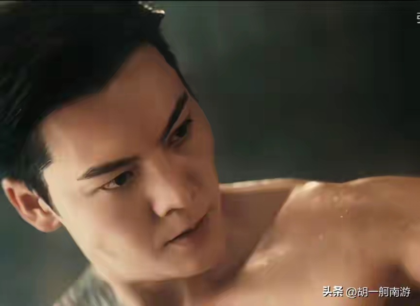 看了4集《九门》，我想说：中国悬疑剧的大门要被陈伟霆踹烂了最近的电视剧是一个比一