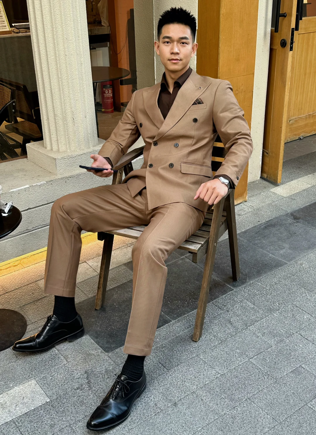 换上西装 all black出门