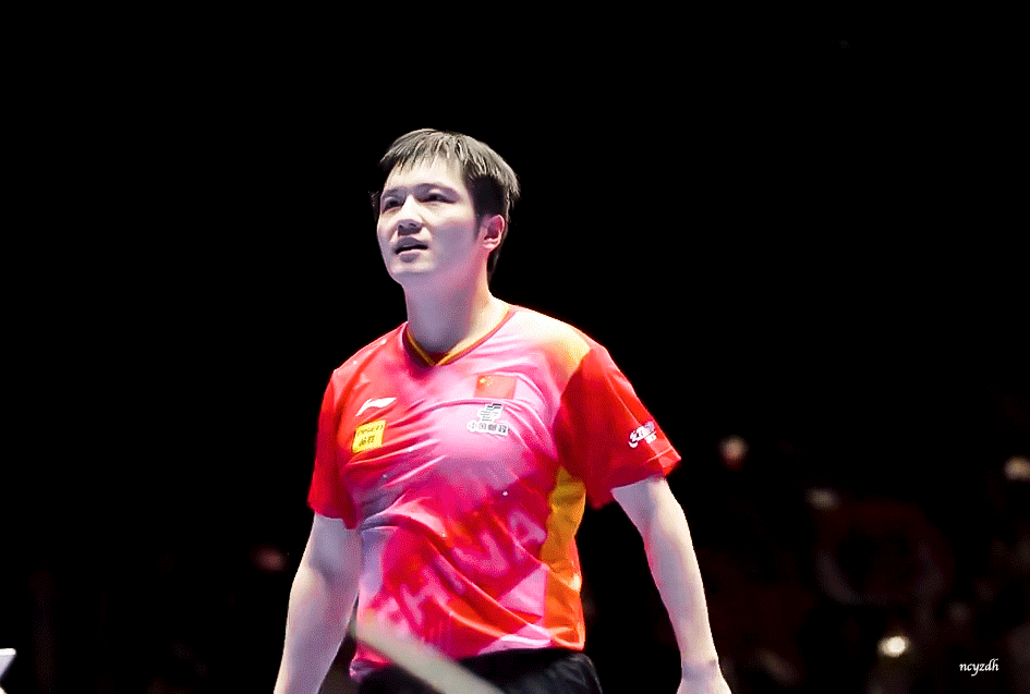 樊振东少有表露情绪的时刻，东哥这个情到深处的挥拍夯爆了！ 