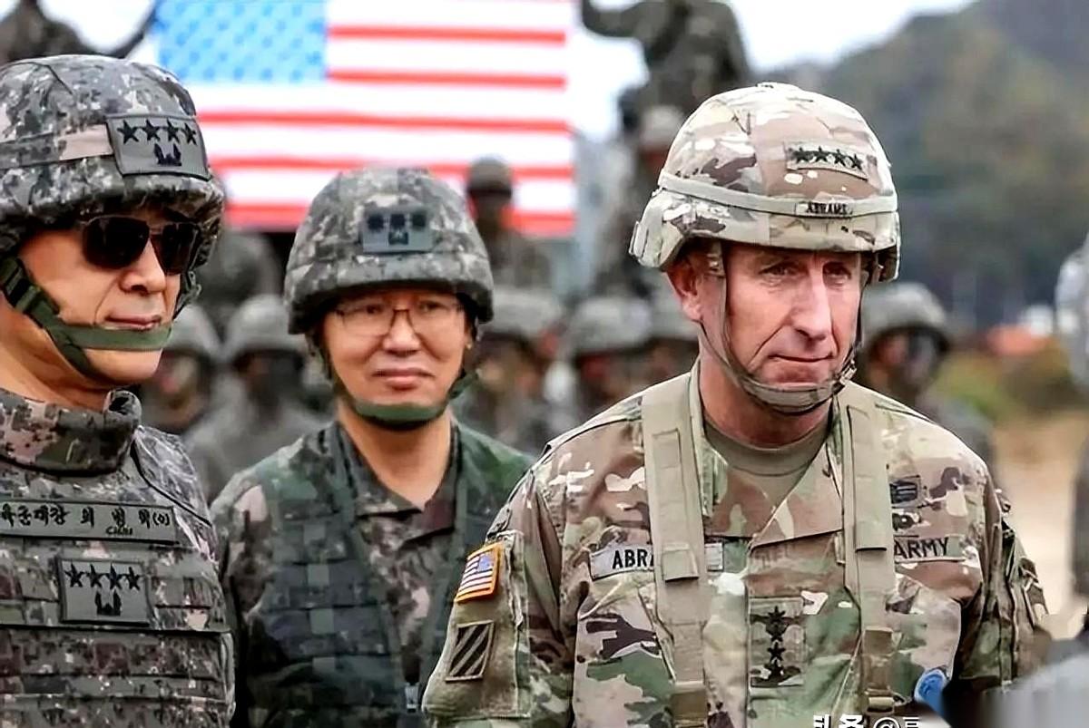 特朗普把电话往桌上一砸：“我4.5万大军在你家门口，替你挡着枪子儿，让你去霍尔木