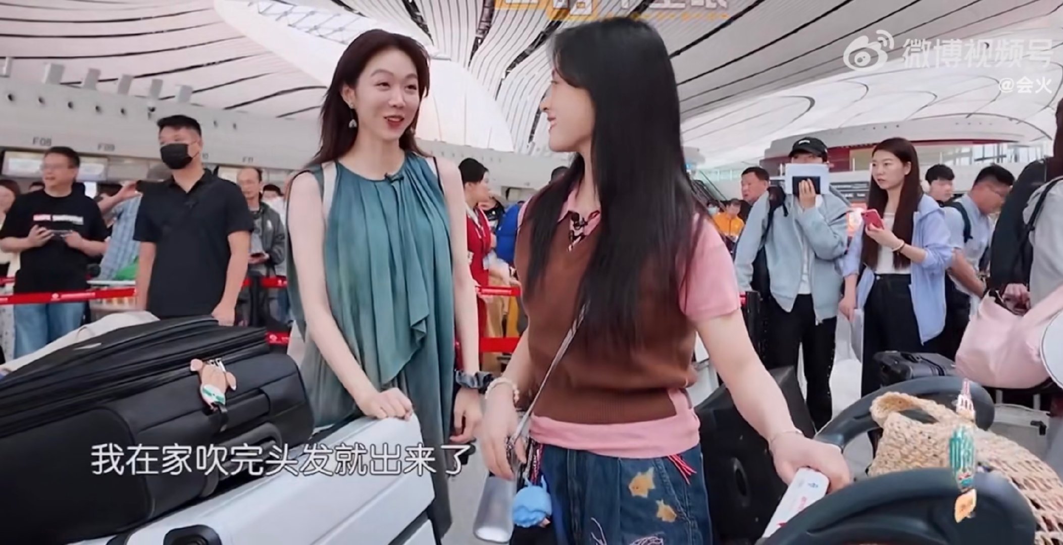 沈月姜妍当面聊丁禹兮“像被点穴”，下秒小丁突然搭话，沈月姜妍当丁禹兮面讨论他 这