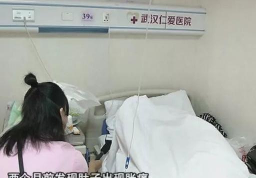 湖北一名23岁女孩芳芳因嫌麻烦，同一条内裤连穿30天不洗，经期仅用纸巾垫着应付。