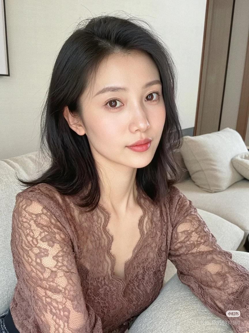 女人是水，可柔可刚；是光，能暖能亮。