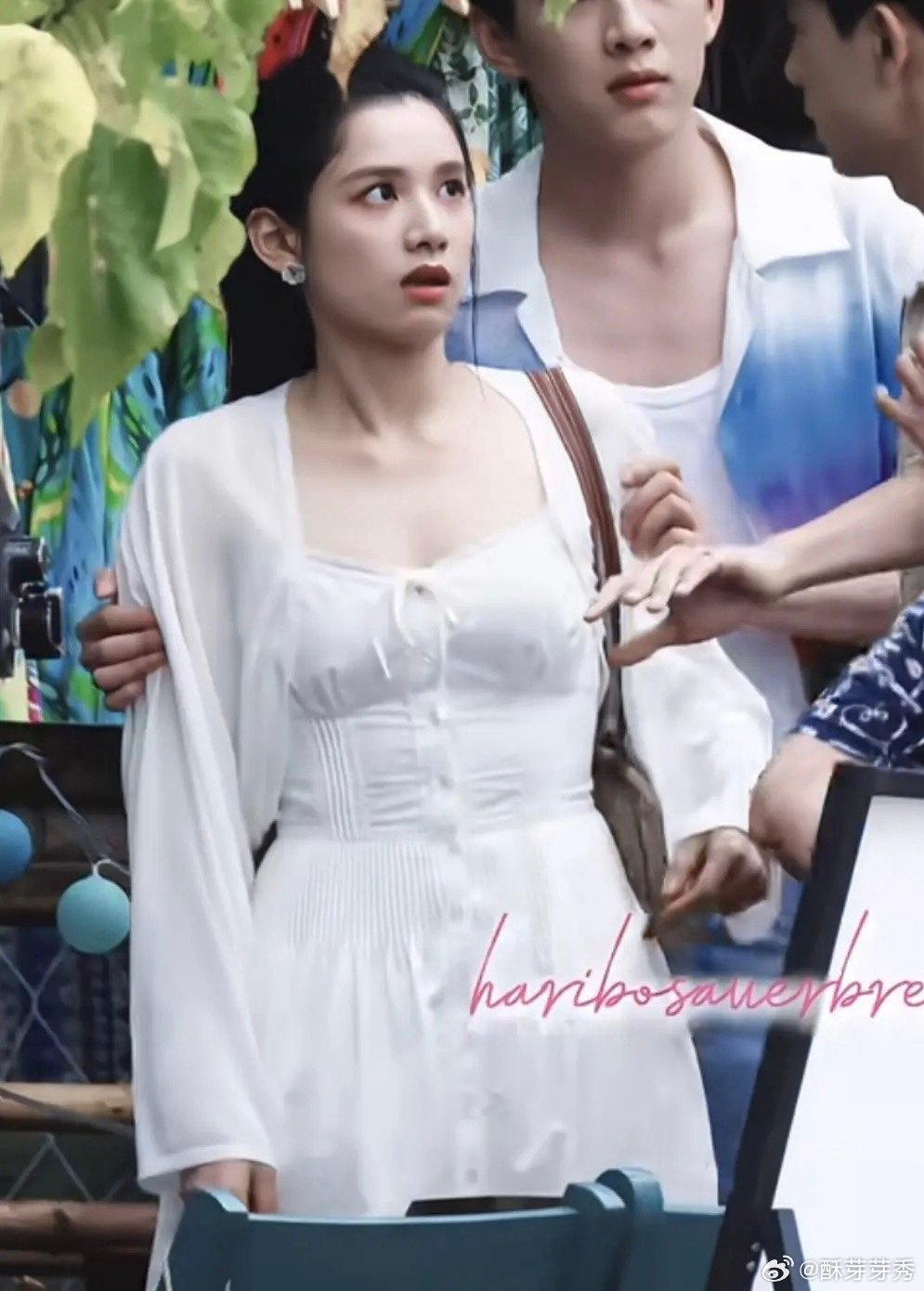 张婧仪真的不打算减减肥吗，感觉衣服都要撑开了￼ 张婧仪泳装路透 