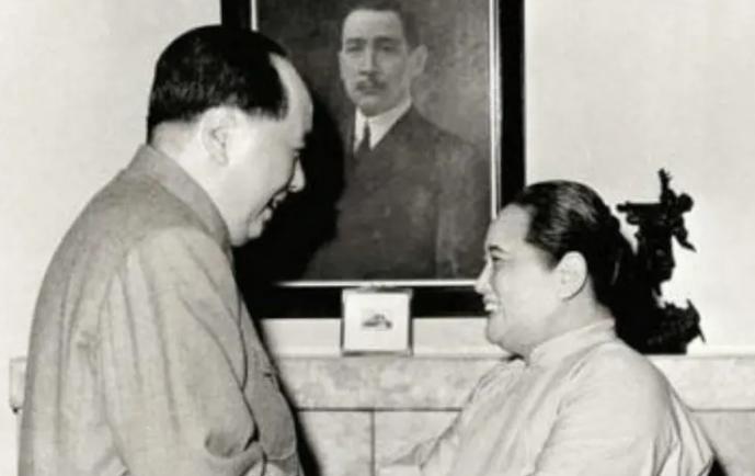 1949年，开国大典举行前夕，毛主席说过一句话：“如果开国大典上没有宋庆龄，我们