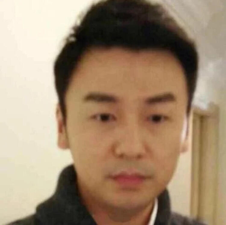 下雨都在等贺涵来接强降雨天气来袭，白海豚雨势拉满，现实解锁贺涵同款雨夜🌧️电驴