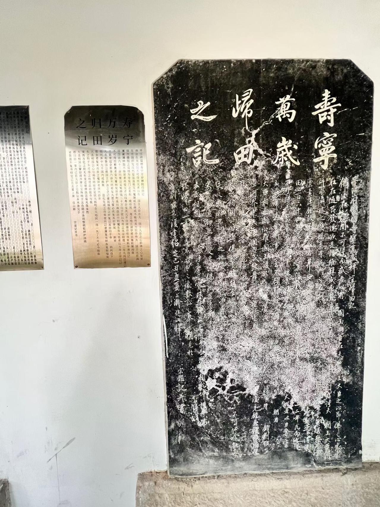 社会潜规则:
1。男人一般不会去亲，一个长得不好看的女人。2。男人不在乎自己娶的