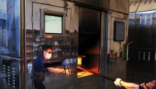 一位在火葬场工作了大半辈子的老人告诉我：90%的人不知道，遗体在火化之后，只有骨