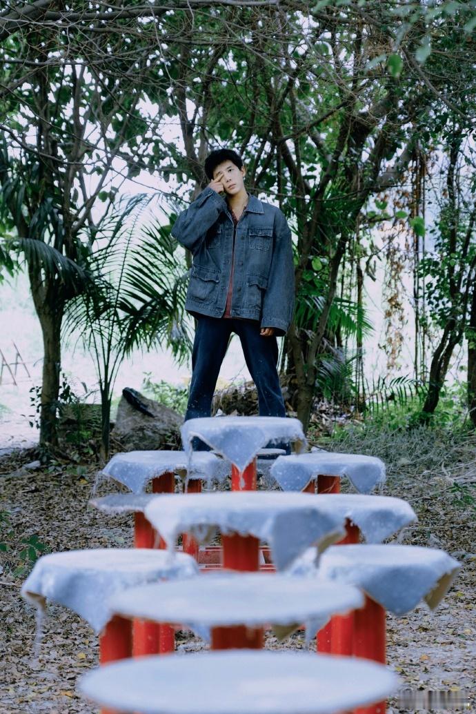 王安宇一口气发了12张剧照王安宇12张剧照集齐牛顿七色老王哥一口气12张剧照！牛