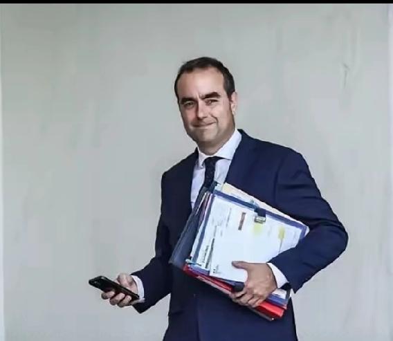 这是法国总统马克龙政府辞职的第七位总理勒科尔尼，这位最短时间任期总理从9月9日上
