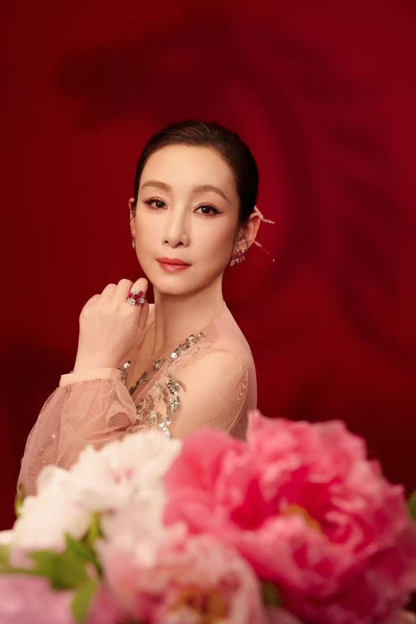 秦海璐9岁学的东西用上了 秦海璐演主角这个角色应该挺放松的吧，西北题材对她来说不