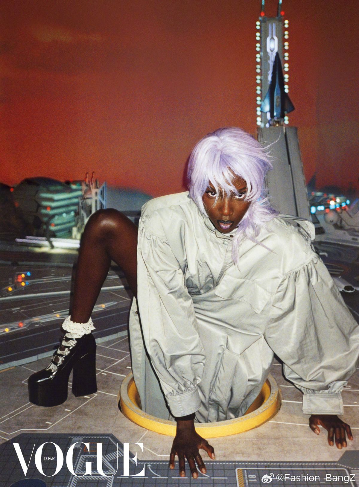 日本版 VOGUE 五月刊，超模 Anok Yai 身着 Saint Laure